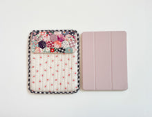 Load image into Gallery viewer, Quilted iPad Case PDF Download Pattern
