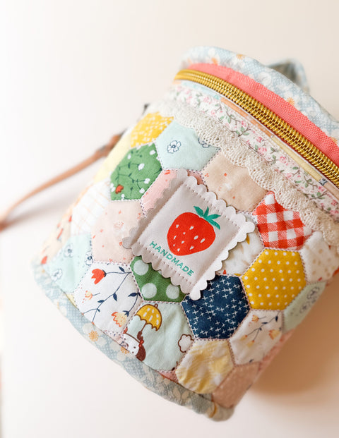 Scalloped Strawberry Woven Labels