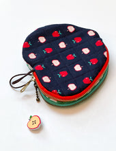 Load image into Gallery viewer, Apple Pouch PDF Download Pattern
