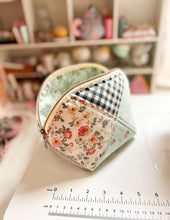 Load image into Gallery viewer, Criss Cross Pouch Set PDF Download Pattern
