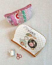 Load image into Gallery viewer, Half Moon Zip Pouch PDF Download Pattern
