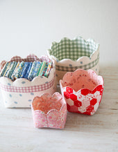Load image into Gallery viewer, Scalloped Basket Set PDF Download Pattern
