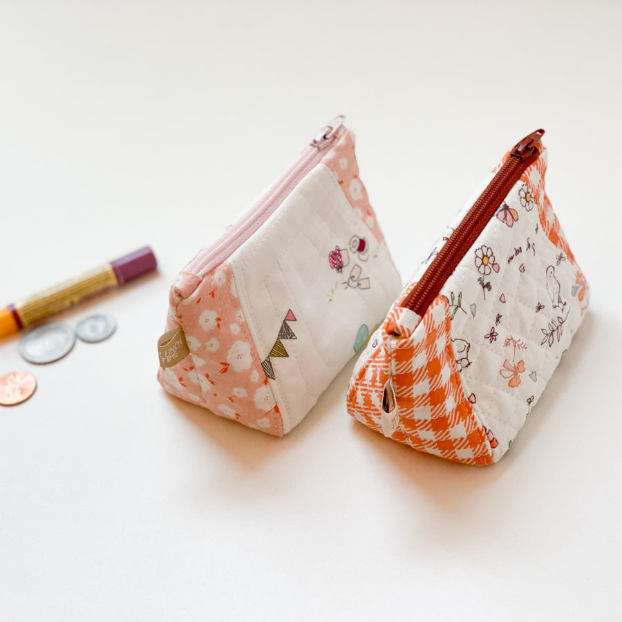 BONE PURSE Mini bone-shaped coin purse, card pocket, sewing pattern