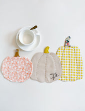 Load image into Gallery viewer, Pumpkin Coasters PDF Download Pattern
