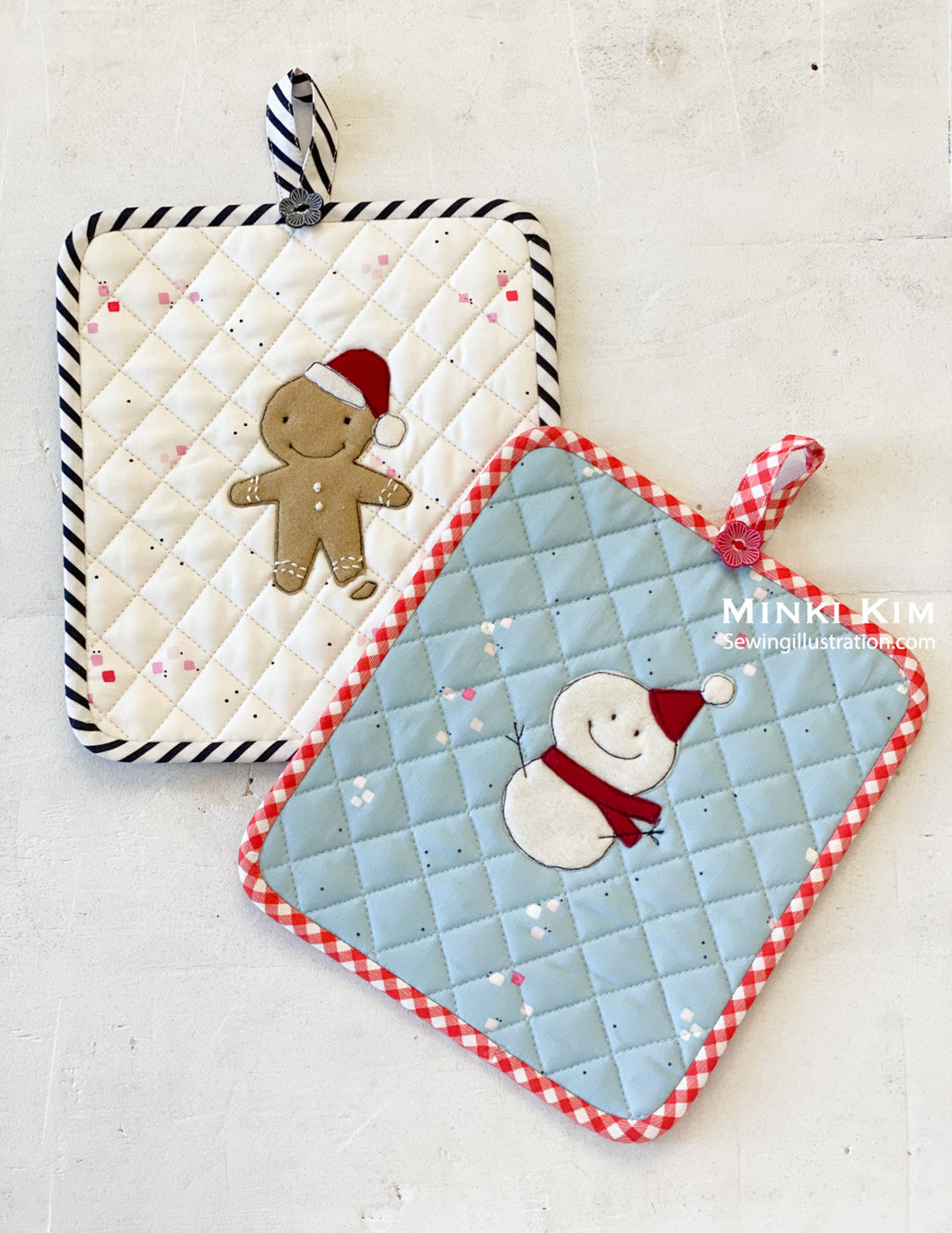 https://sewingillustration.com/cdn/shop/products/snowmanpotholder-2_530x@2x.jpg?v=1670295299